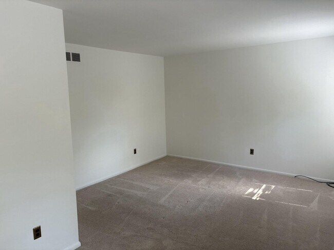 Building Photo - 167 Sunshine Dr