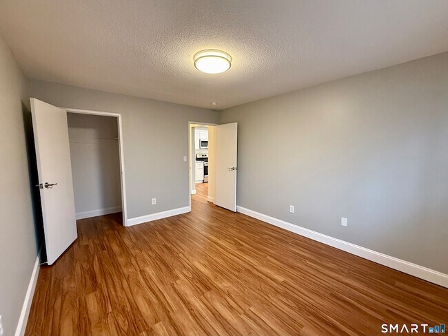 Building Photo - 1168 Main St