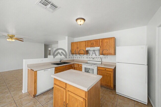 Building Photo - 1004 E Cowboy Cove Trail