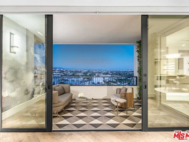 Building Photo - 1100 Alta Loma Rd