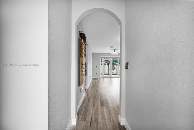 Building Photo - 640 SE 1st St