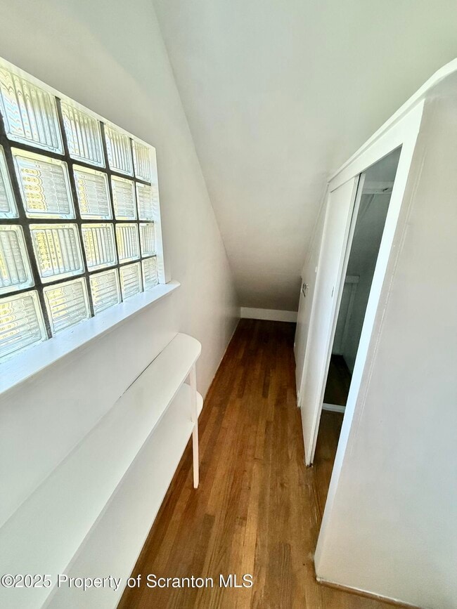 Building Photo - 1012 N Webster Ave