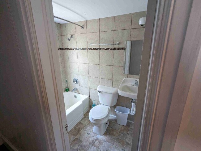 Building Photo - 708 Pilot Ave