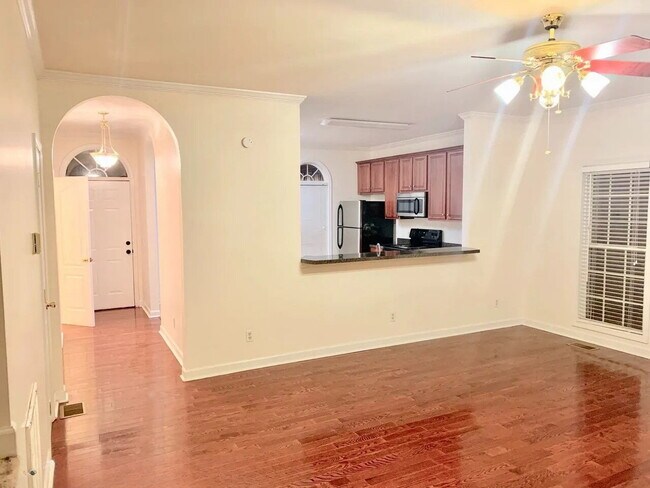 Building Photo - "Charming 2-Bed Oasis with 2.5 Baths on Ed Temple Blvd, Nashville – Cozy Living Awaits!"