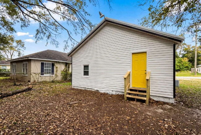 Building Photo - 110 W Mitchell St