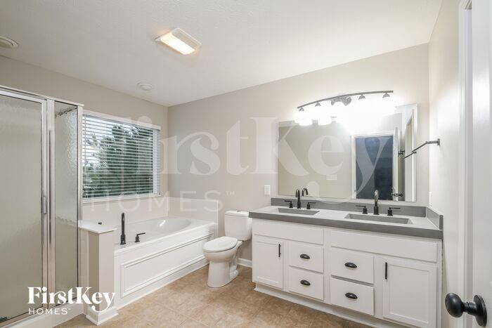 Building Photo - 1536 Maplewood Ln