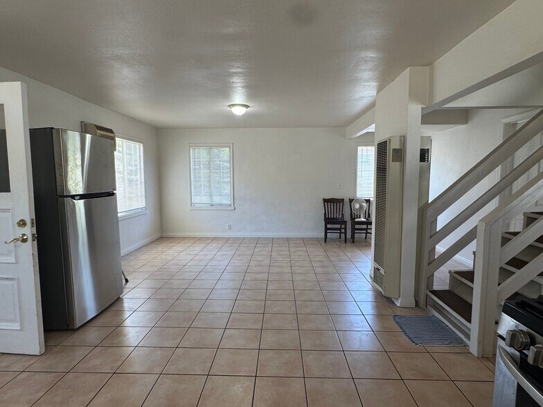 Building Photo - 758 W Longden Ave