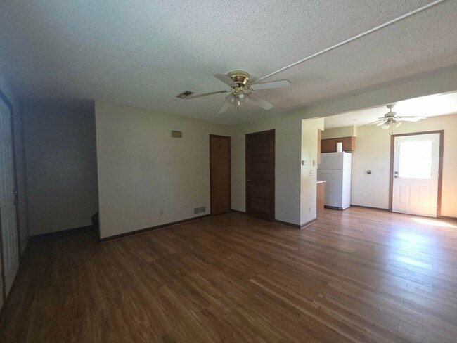 Building Photo - 1379 Parkside Dr