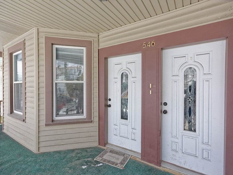 Building Photo - 546 Mercer St