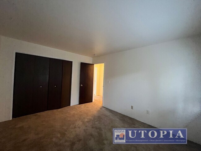 Building Photo - 136 Market St