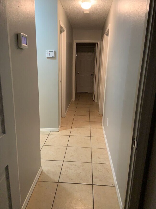 Building Photo - Fantastic House Available June 6th in Fren...