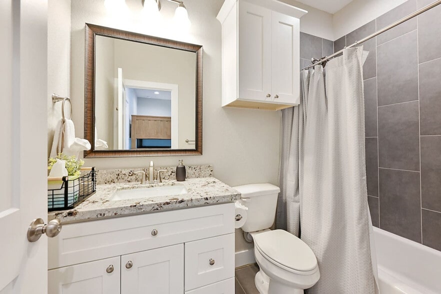 Building Photo - 105 Anderson St