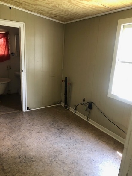 Building Photo - 112 Leblanc St