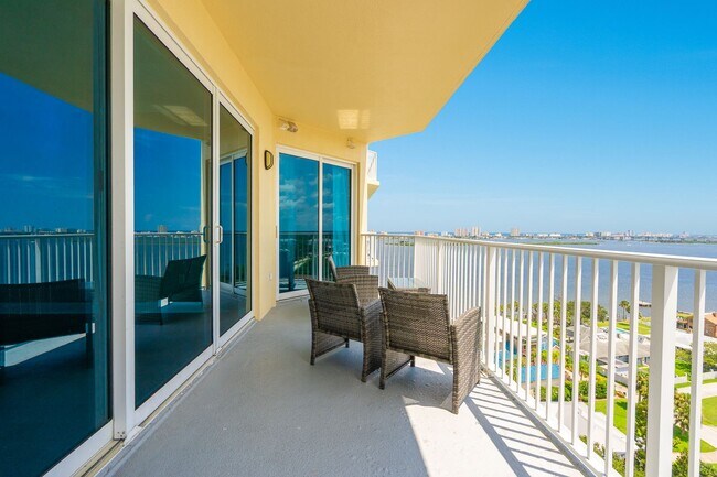 Building Photo - GORGEOUS Waterfront Condo in South Daytona