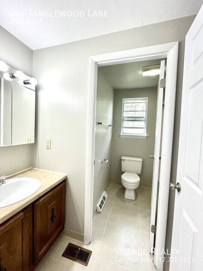 Building Photo - 464 Tanglewood Ln