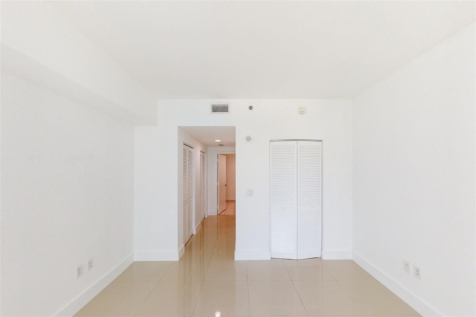 Building Photo - 951 Brickell Ave