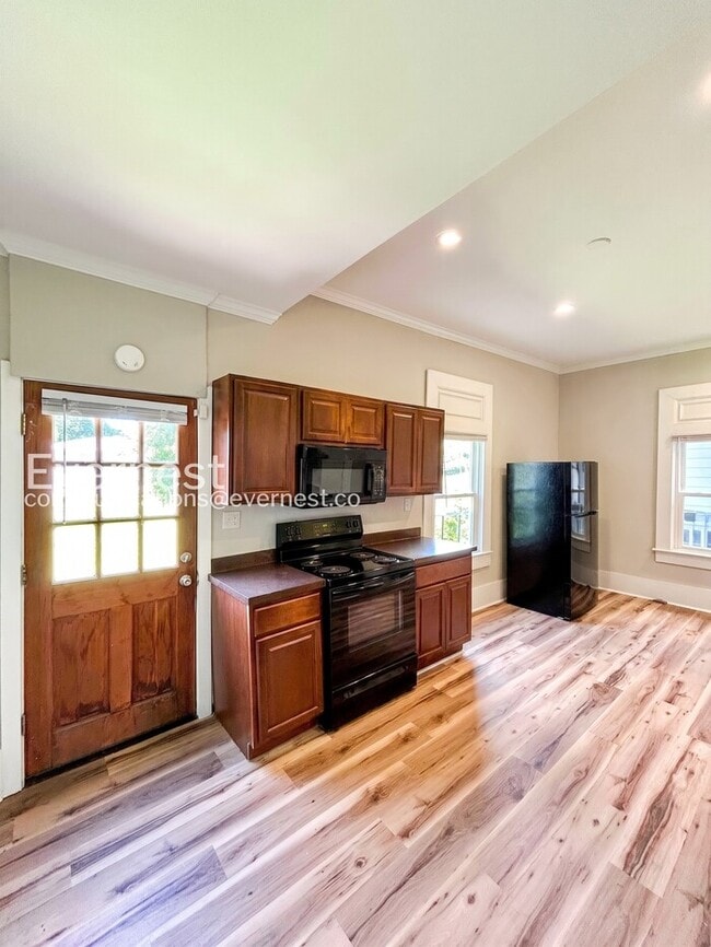 Building Photo - 3 Bed, 2.5 Bath Home with Fenced Yard / Pet-Friendly / Available Now!