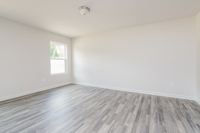 Building Photo - 1054 Manor Dr