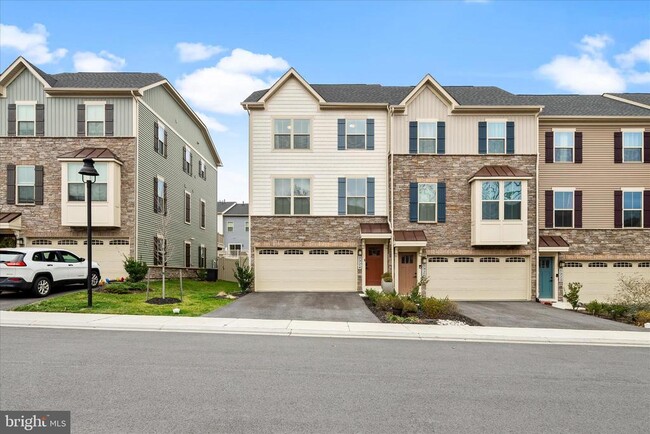 Building Photo - 5924 Pecking Stone St