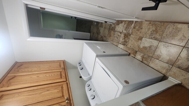 Building Photo - 808 S Cedarcrest Dr