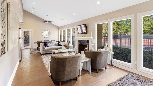 Building Photo - 3600 Park Lake Ln