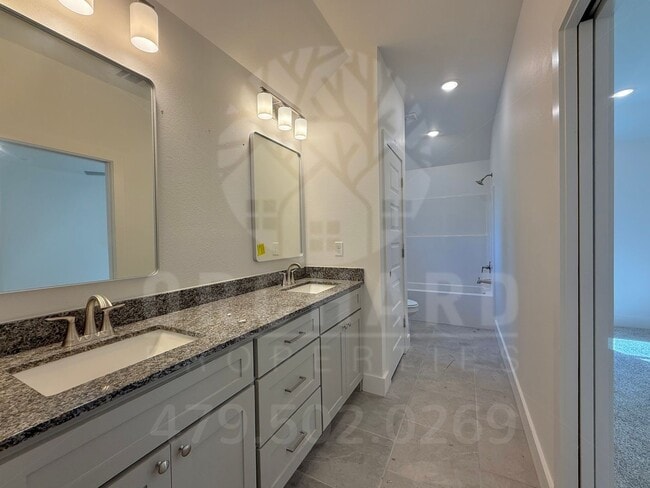 Building Photo - Single-Family Home- 2 Bed/ 2 Bath w/ Hobby...