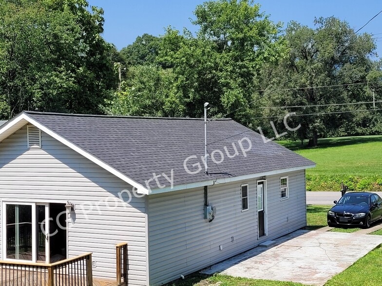 Building Photo - 1417 S Eastman Rd