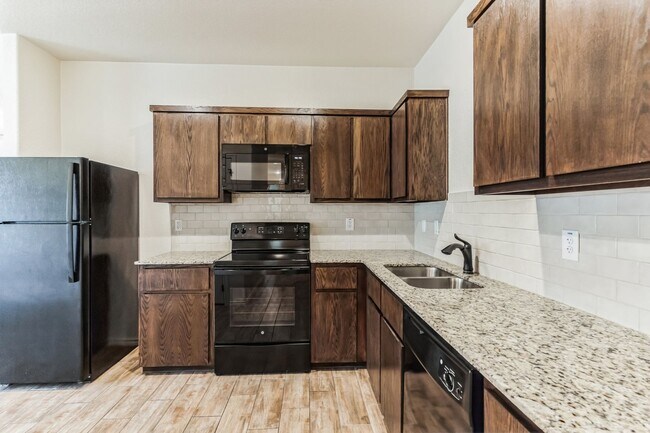 Building Photo - Modern 3-Bedroom Duplex in Temple with Spa...