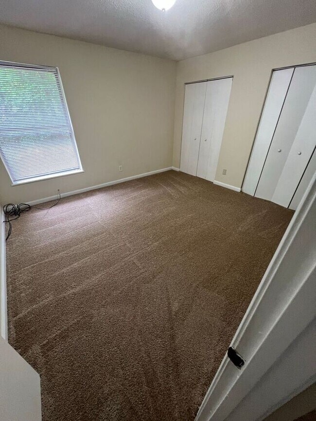 Building Photo - Now Ready! A 2 bedroom 2.5 bath in Norcross area!