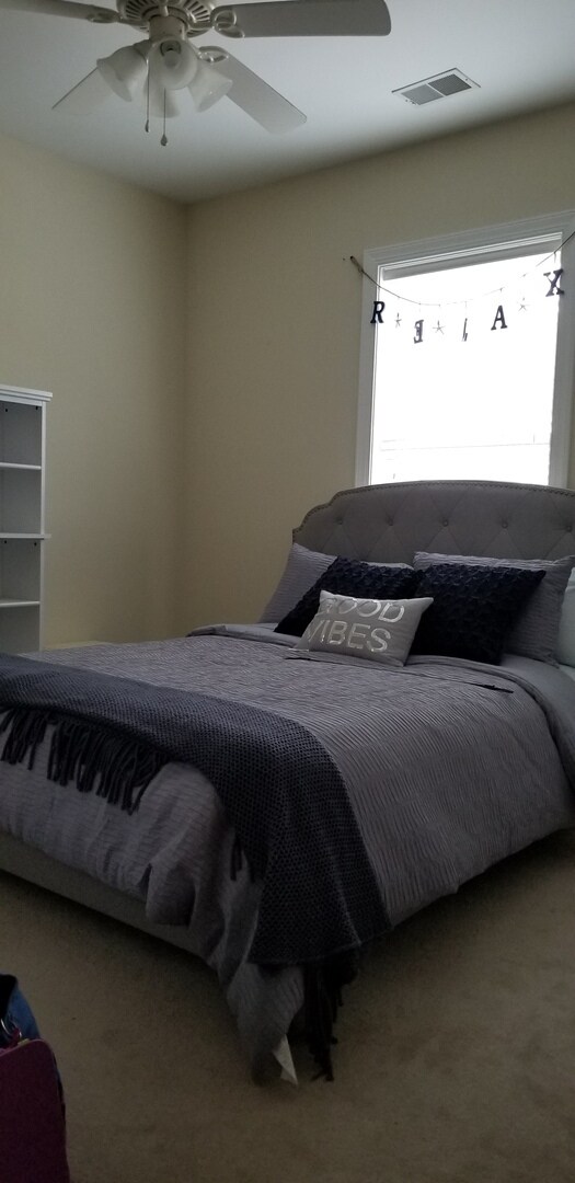 Building Photo - Beautiful Town-home in much sought after S...