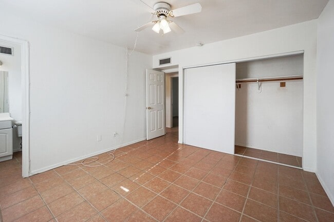 Building Photo - 1942 S Sunburst Dr