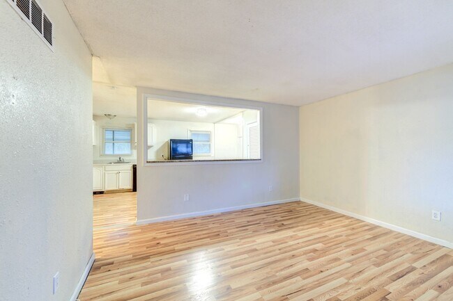 Building Photo - Charming 3-Bedroom Ranch Home in Hazelwood School District