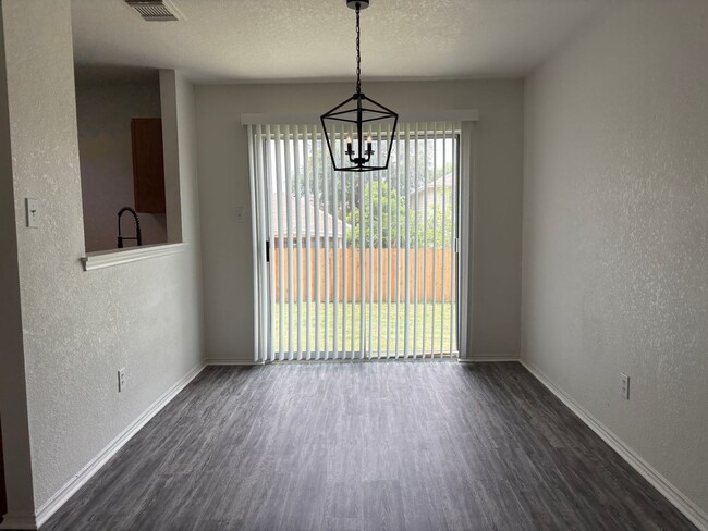Building Photo - Beautiful Renovated Home in Bridgewood