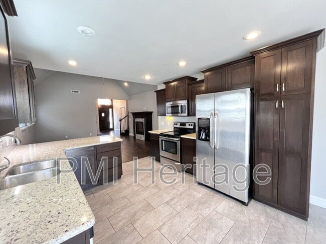 Building Photo - 3214 SW Stonepoint Ave