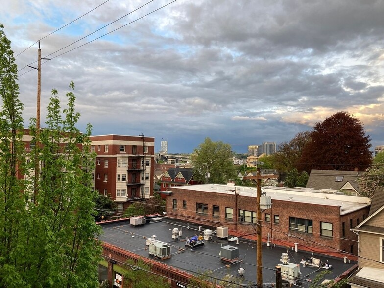 Building Photo - 2109 NW Irving St