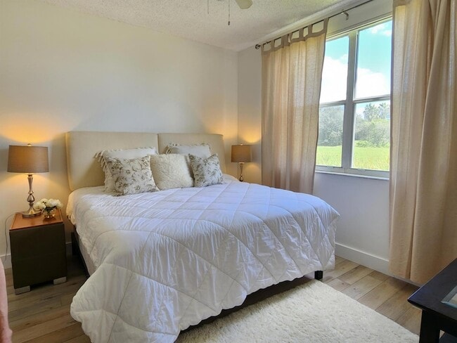 Building Photo - 2060 Greenview Shores Blvd