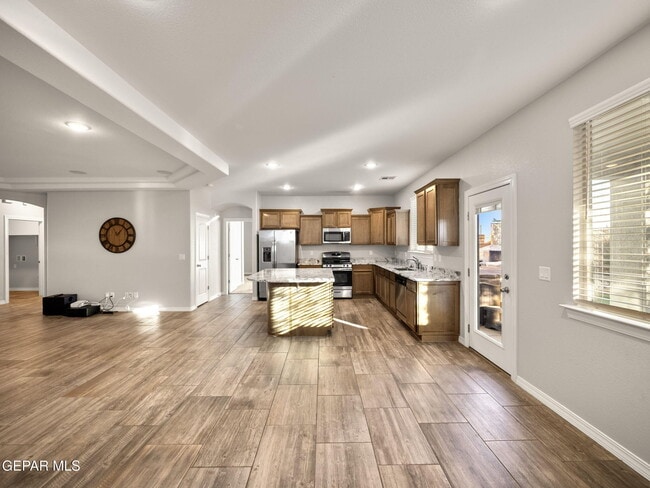 Building Photo - 5916 Hidden Acres Dr