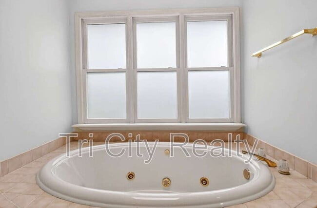 Building Photo - 404 Topaz Trail