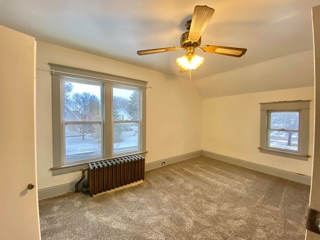 Building Photo - 4 Bedroom near Downtown Fargo!