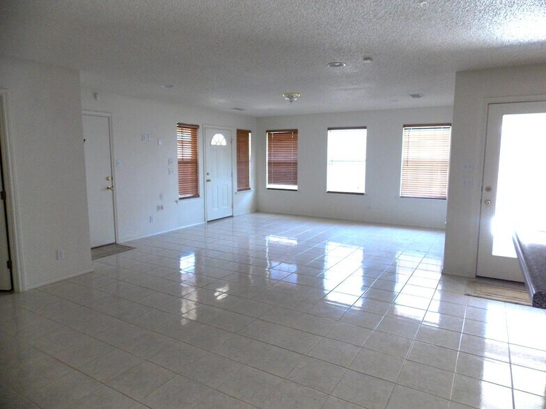 Building Photo - 5409 Wimberley St