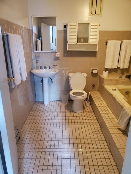 Master Bth - 471 Broadway