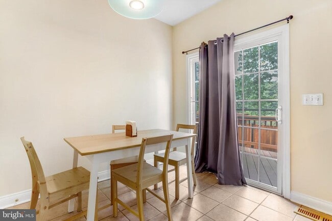 Building Photo - 3819 Watkins Mill Dr