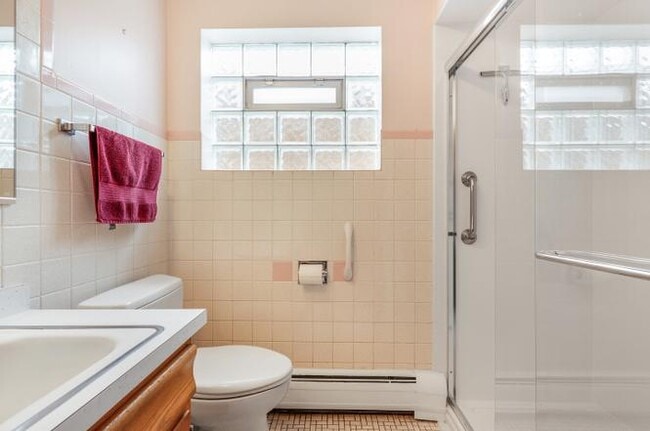 Building Photo - 2520 N Neva Ave