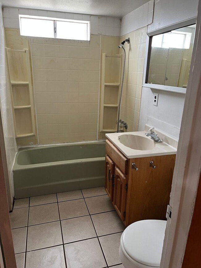 Building Photo - 2 bed 1 bath in Taft!