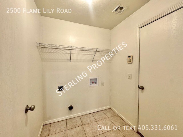 Building Photo - 2500 Flame Lily Rd