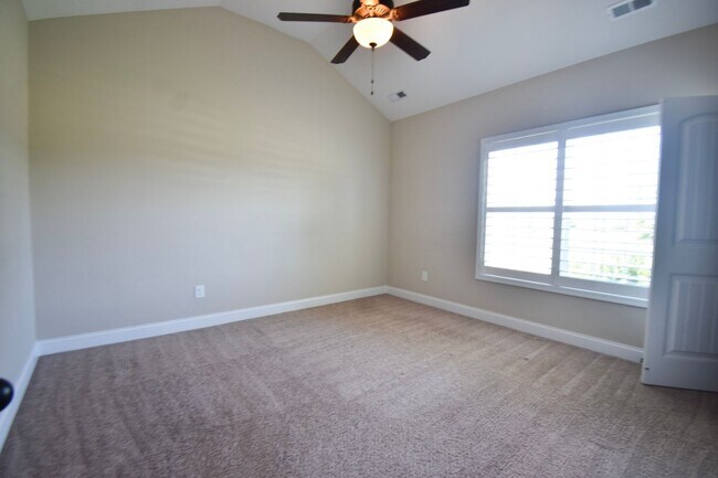 Building Photo - 4 Bedroom 2 Bathroom- Small Pets Considered