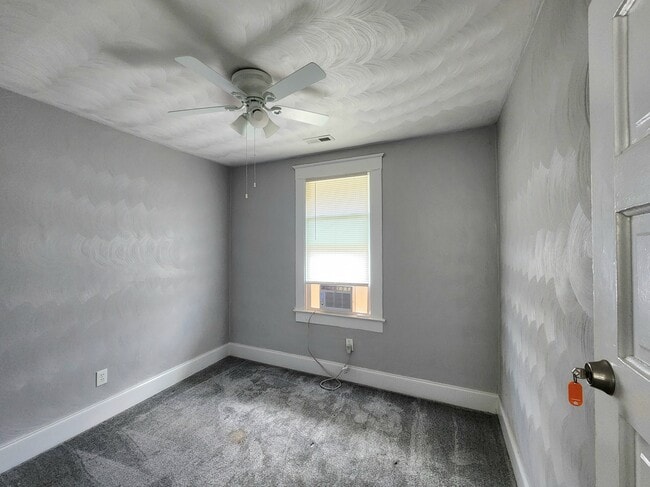 Building Photo - 3605 Killam Ave