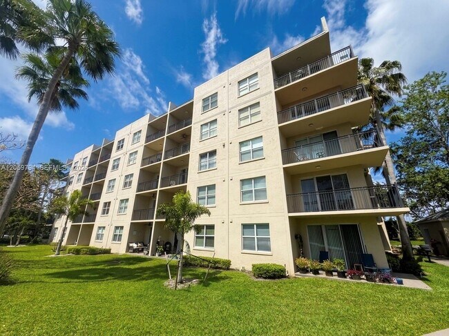 Building Photo - 26 Royal Palm Way