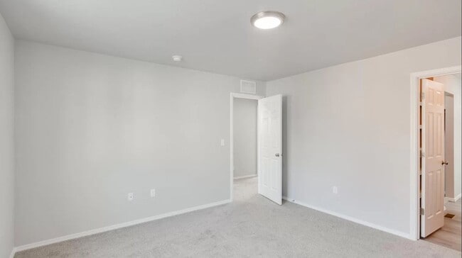 Building Photo - Beautiful brand new 3 bed/2.5 bath home in...
