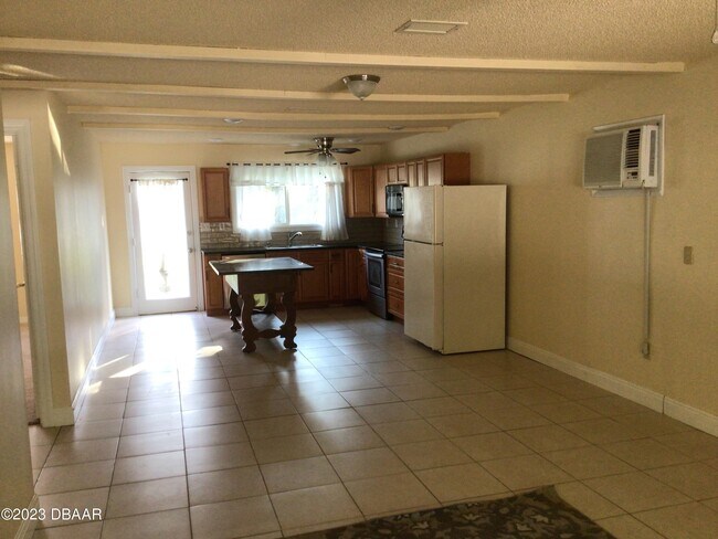 Building Photo - 913 1/2 Madeline Ave-
